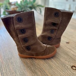 Livie & Luca Size 1 Brown Kids Boots with Button Accents